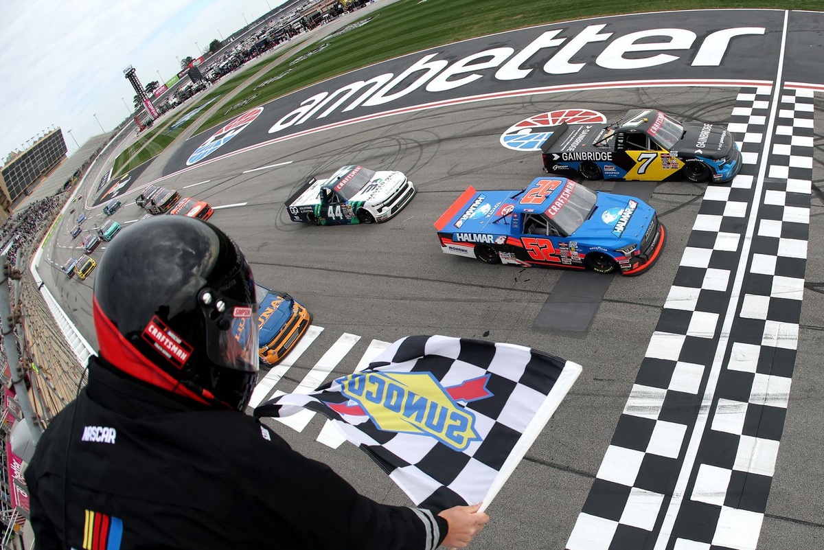 busch-beats-friesen-by-a-nose-in-atlanta-nascar-truck-thriller