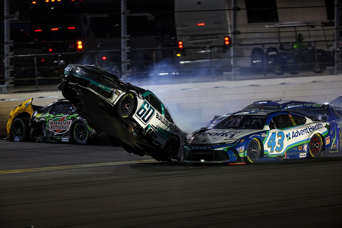 ryan-preece-walks-away-from-airborne-crash-at-daytona-500