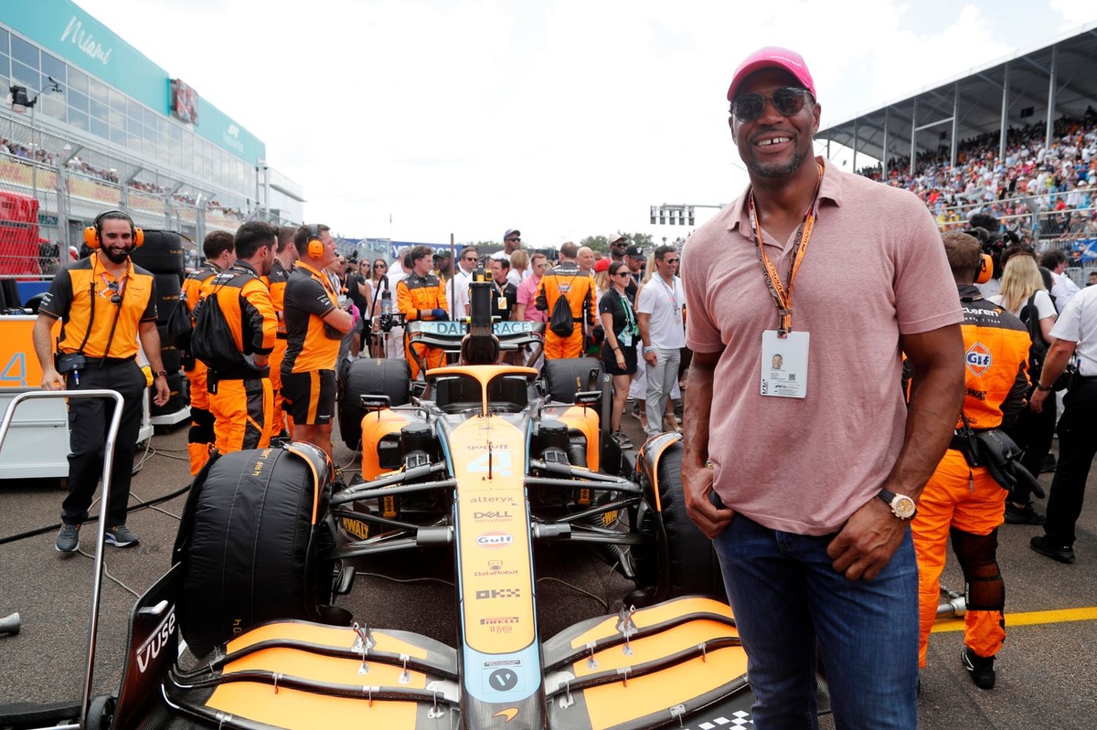 michael-strahan-confirmed-as-honorary-pace-car-driver-for-2025-indy-500