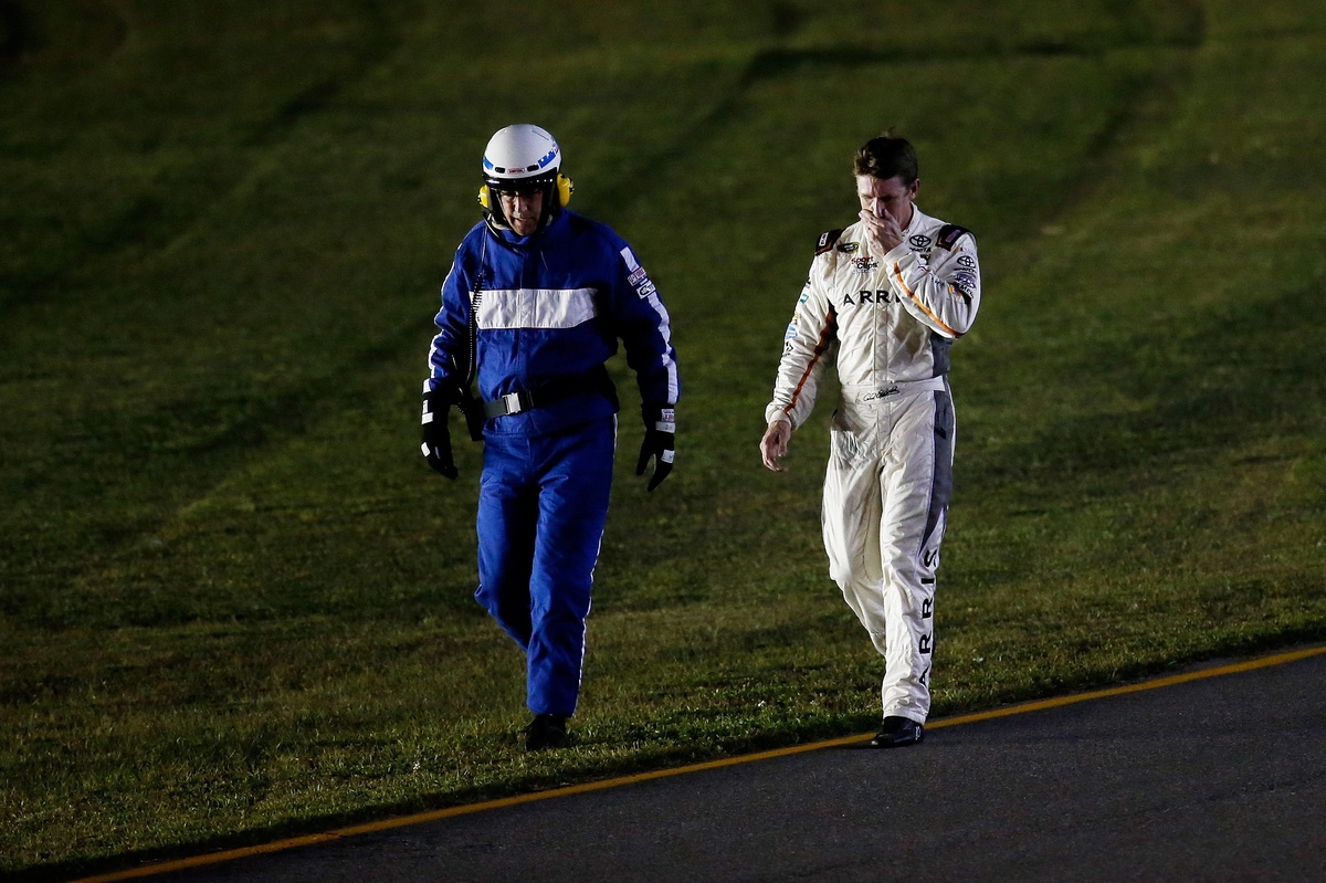 carl-edwards-to-dale-jr:-"we're-gonna-put-all-this-on-a-restart?"