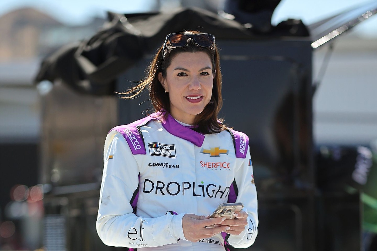 legge-and-elf.-cosmetics-take-on-seven-more-nascar-races-in-'25