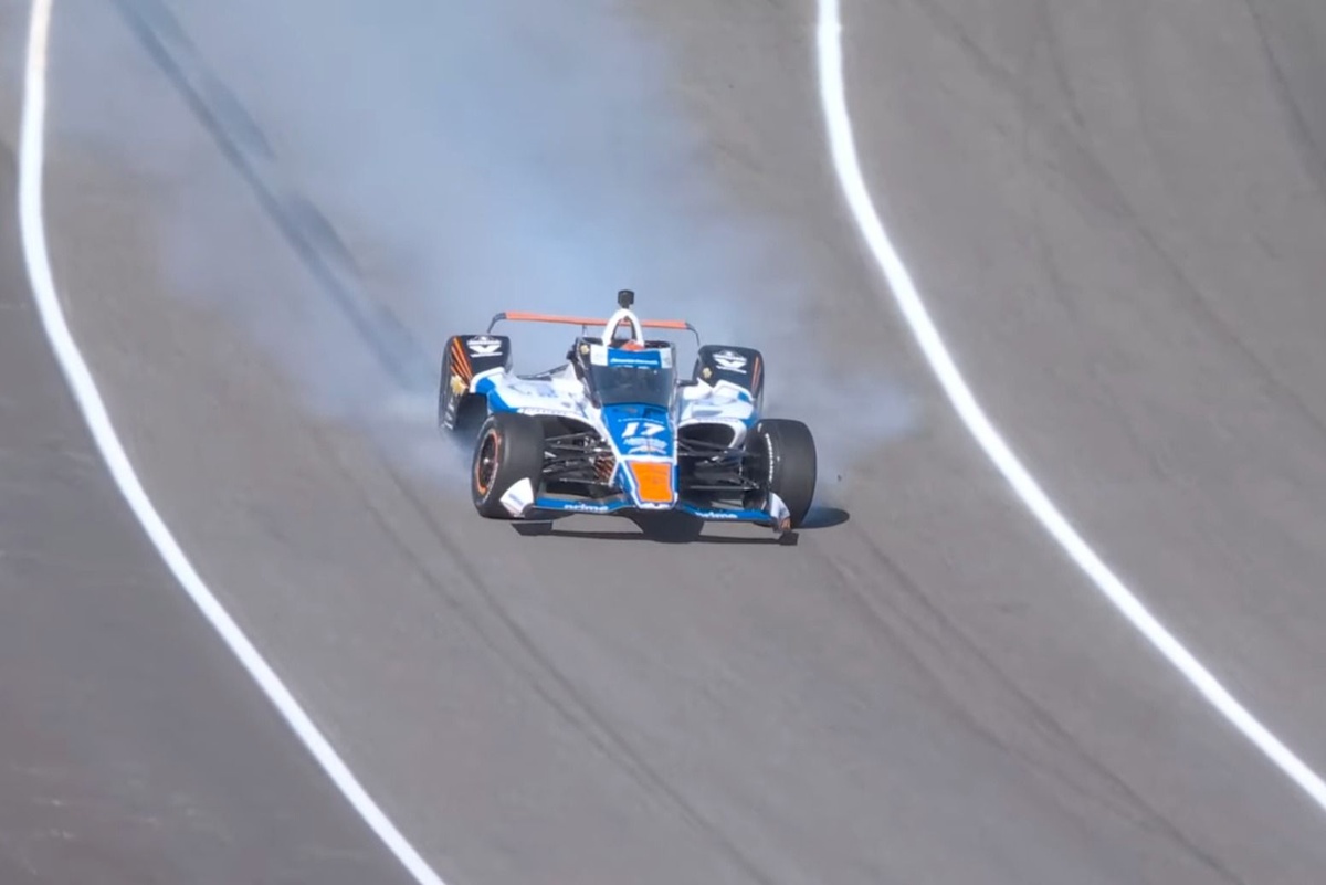 kyle-larson-hits-wall,-crashes-during-indy-500-open-test