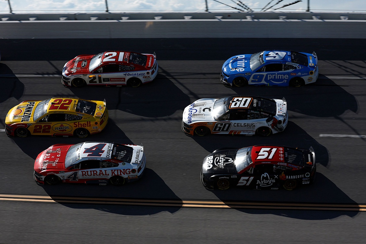preece-and-logano-disqualified-due-to-spoiler-issue-at-talladega
