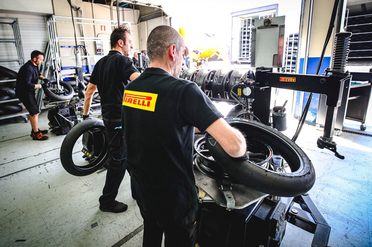 pirelli-to-hold-first-motogp-test-in-misano-with-test-riders-and-“laboratory-bikes”-