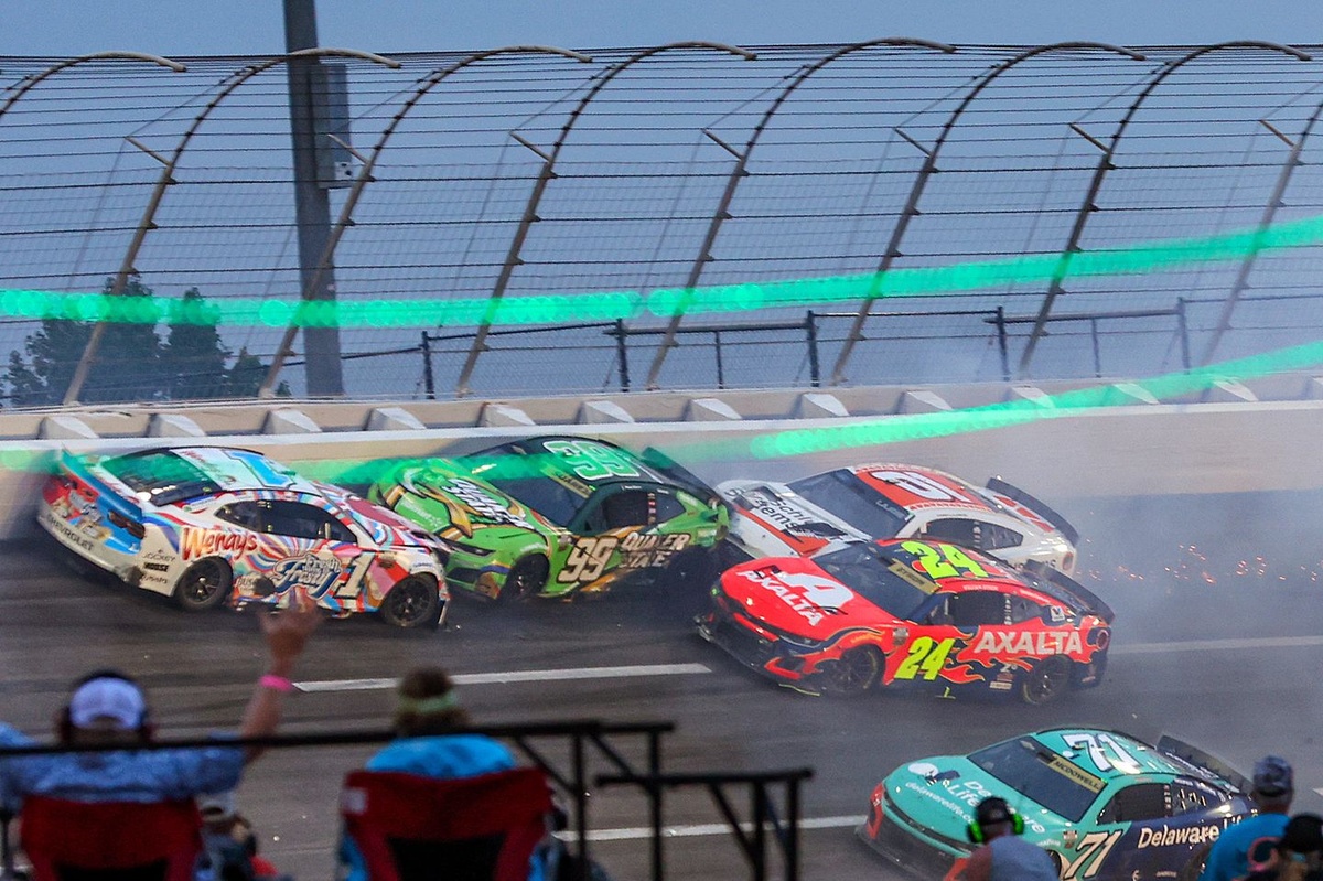 winners-and-losers-from-an-unbelievable-nascar-cup-race-at-atlanta
