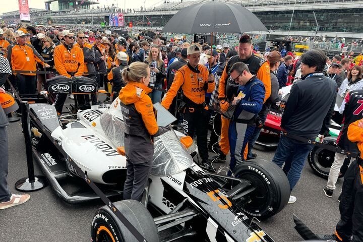 indianapolis-500-start-delayed-due-to-light-rain-showers