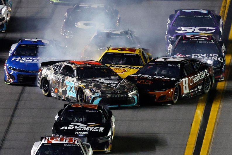 denny-hamlin-blames-bubba-wallace-for-daytona-pileup-crash