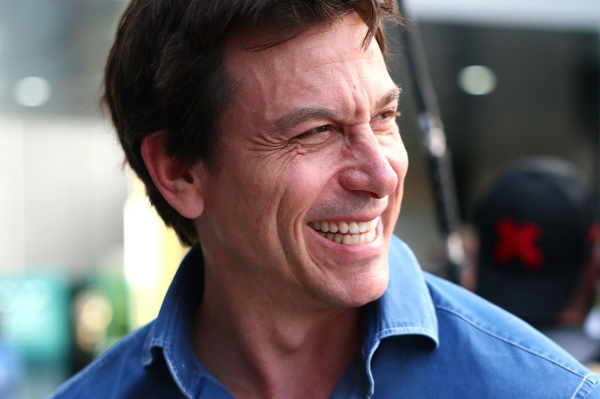 toto-wolff-jokes-about-ai-‘deepfake-porn’-in-offbeat-comments