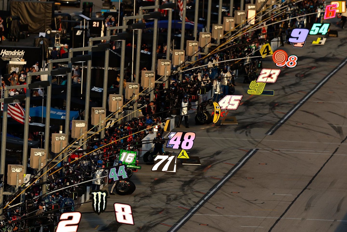 chase-briscoe-win,-pit-road-woes-shake-up-nascar-playoffs