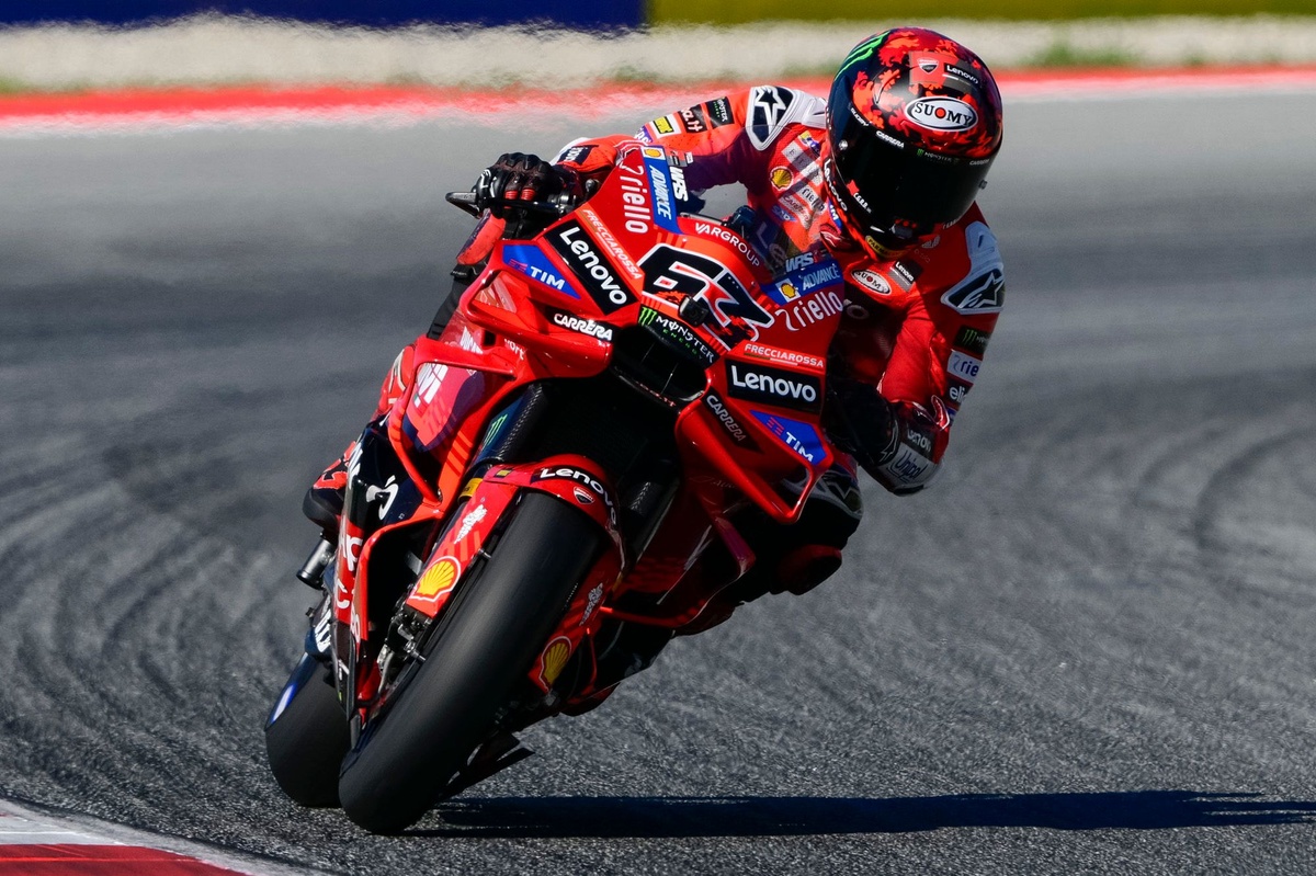 pecco-bagnaia-baffled-after-risking-crashes-and-still-finishing-outside-points