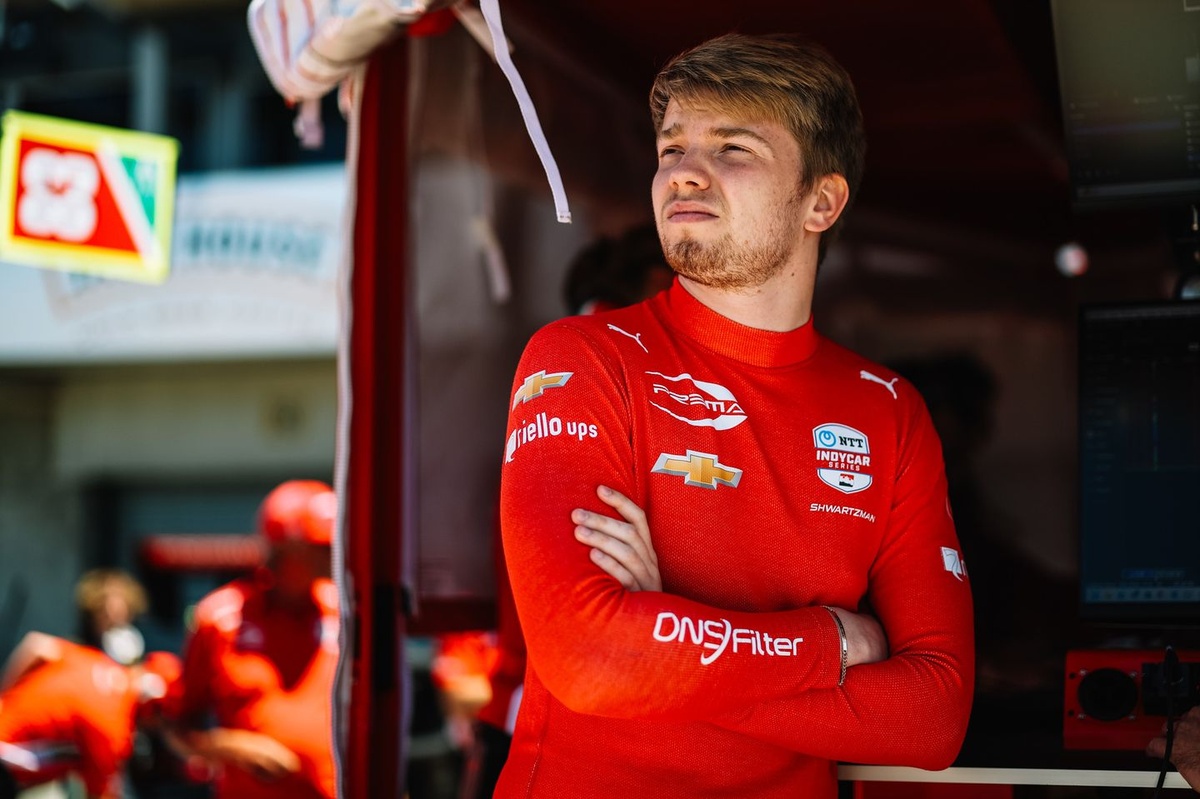 robert-shwartzman-shuts-down-"offensive"-rumors-about-his-indycar-career