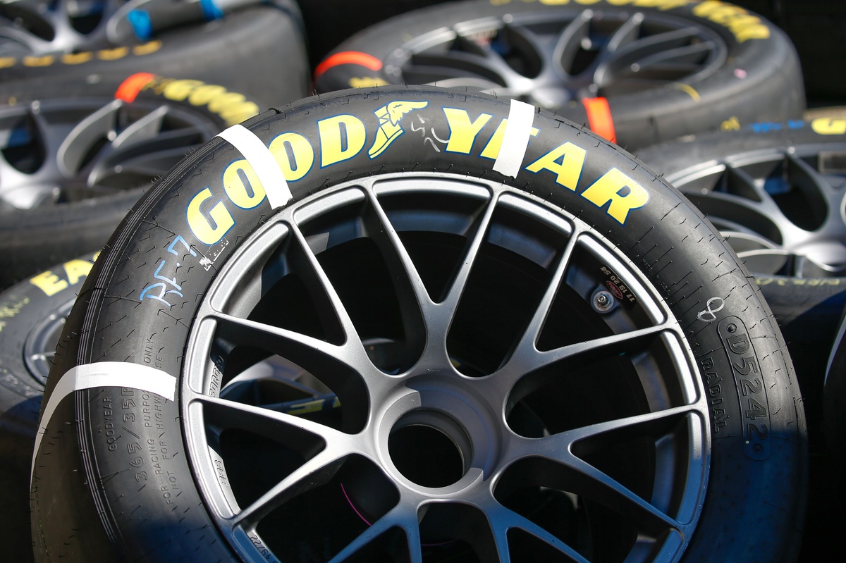 nascar's-'science-experiment'-continues-with-puzzling-bristol-practice