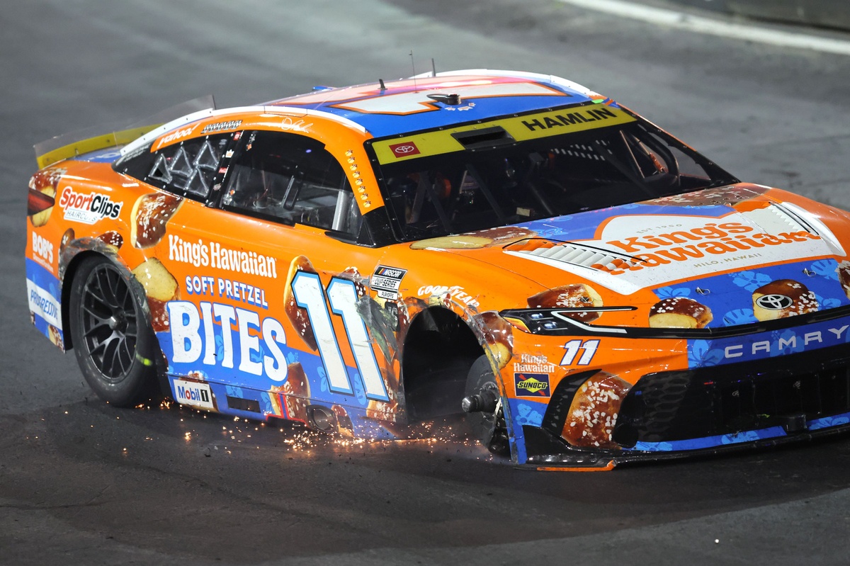 denny-hamlin-pit-crew-members-suspended-after-bristol-loose-wheel