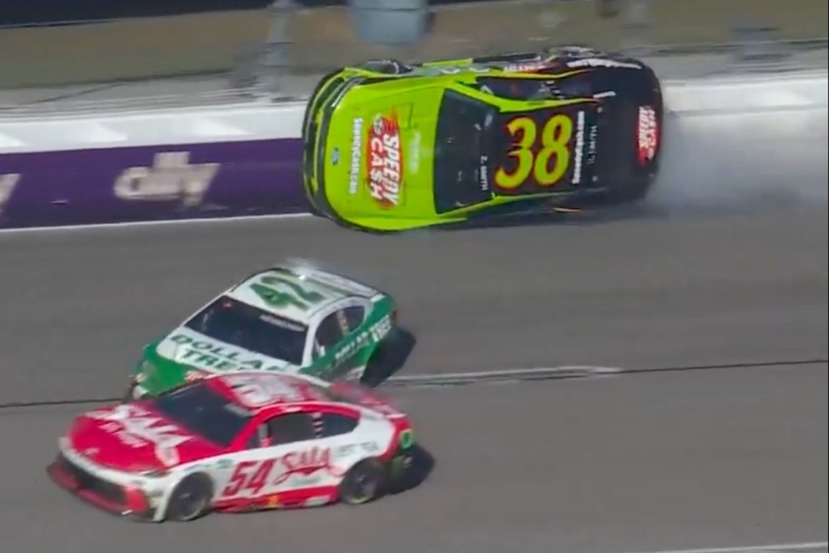 zane-smith-rides-along-wall-sideways,-flipping-upside-down-in-strange-crash