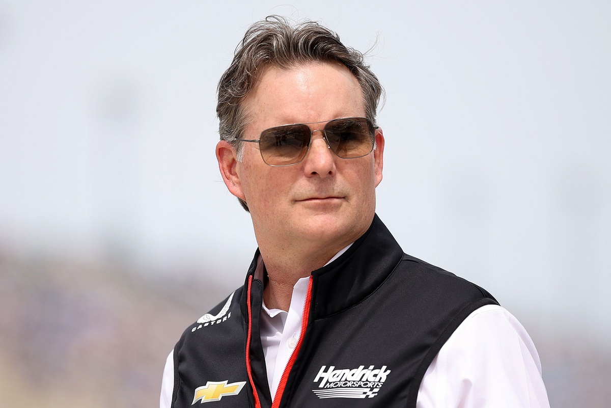 jeff-gordon-can-relate-to-denny-hamlin's-kansas-disappointment