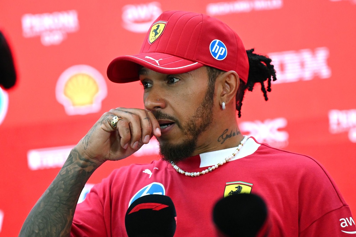 lewis-hamilton-moved-by-"overwhelming"-support-after-roscoe's-passing:-"really-heartwarming"