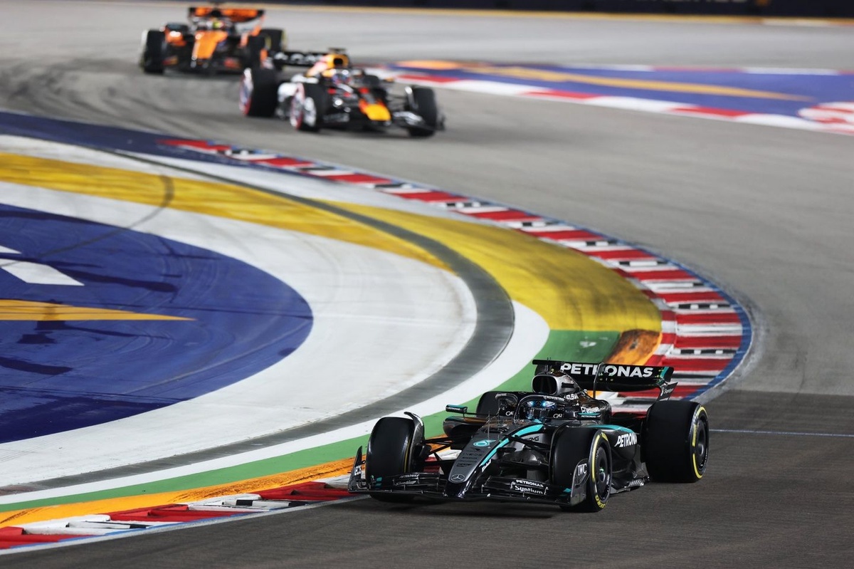 f1-singapore-gp:-george-russell-wins-from-pole-as-mclaren-takes-constructors'-crown