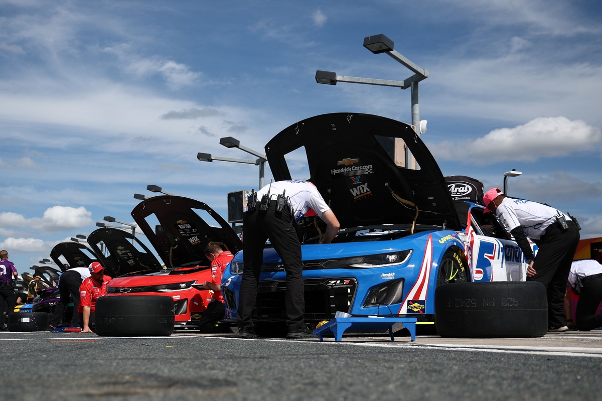 nascar-hints-at-playoff-changes,-open-to-moving-away-from-some-spec-parts