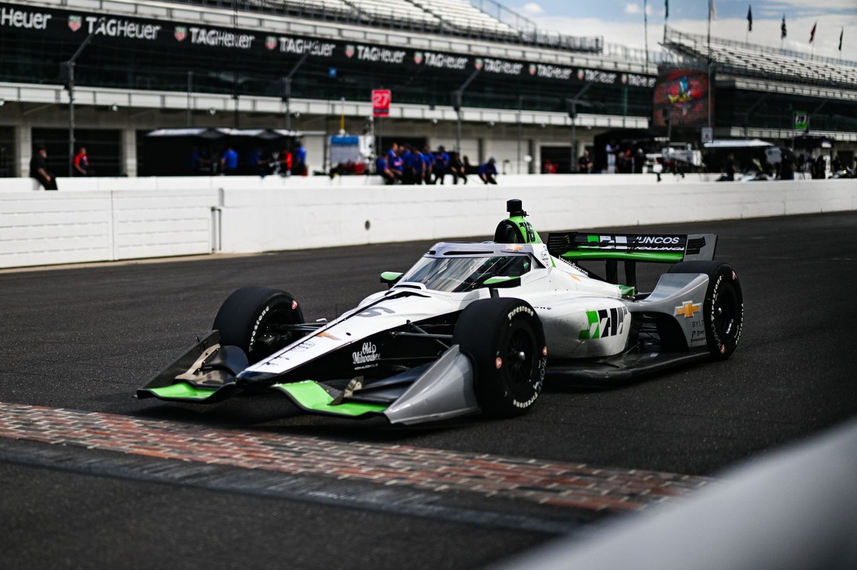 rinus-veekay-signs-with-juncos-hollinger-racing-for-2026-indycar-season